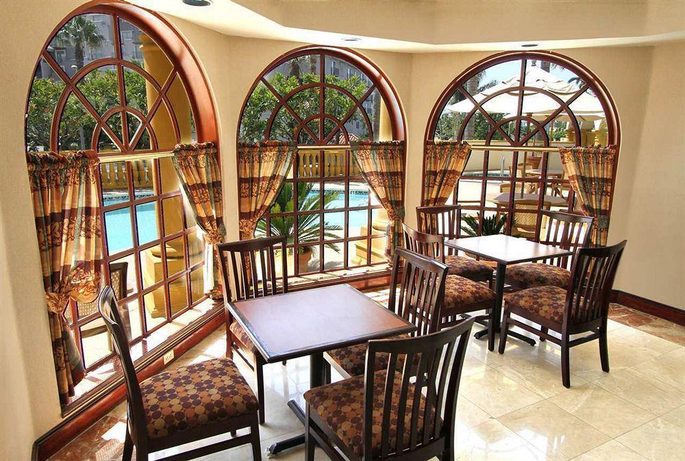奥兰治县机场圣安娜汉普顿套房旅馆 餐厅 照片